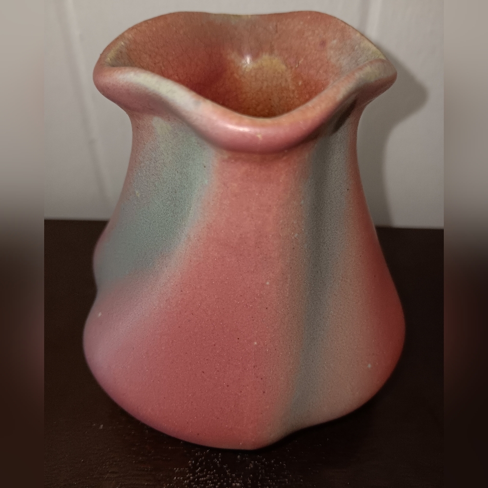 Brush McCoy Glo Art Matte Mauve Arts and Crafts 3.5 Inch Vase